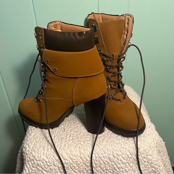 Sariyah Platform Hiker Bootie - Picture 2 of 8